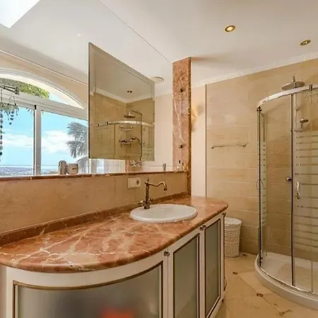 Chalet En أذيخي